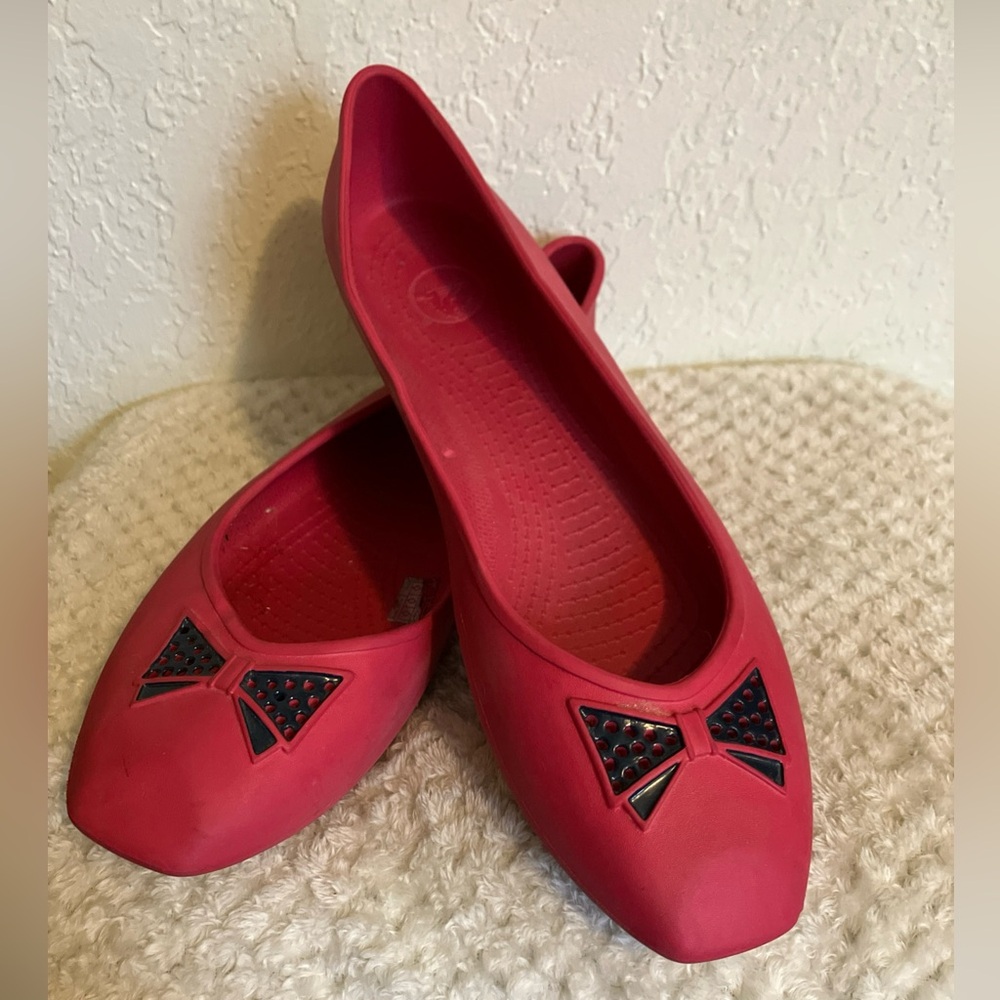Crocs Women's Lenora Ballet Flat,Slip On Cranberry Navy  Inlay Bow Size 11